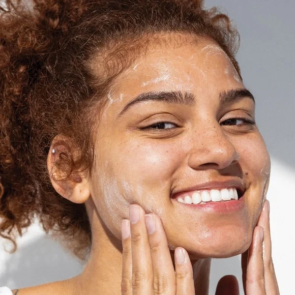 126- BeautyBio The Balance Cleanser - Picture 3 of 6